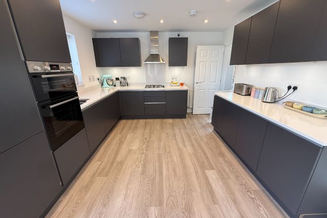 47 Skye Gardens, Houghton Regis, Bedfordshire photo 2