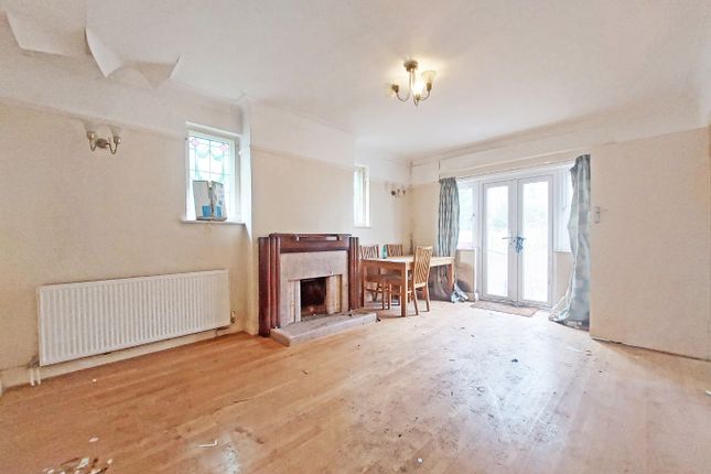 28 Farm Avenue, Harrow, Middlesex photo 4