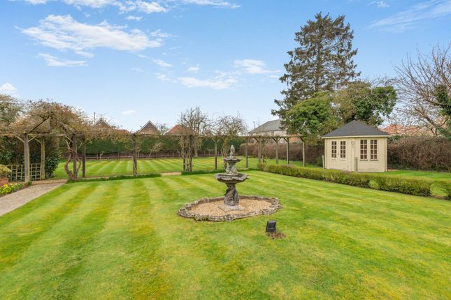 Charleston, New Road, Weston Turville photo 4