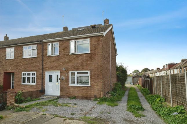 St. Johns Close, Rainham photo 4