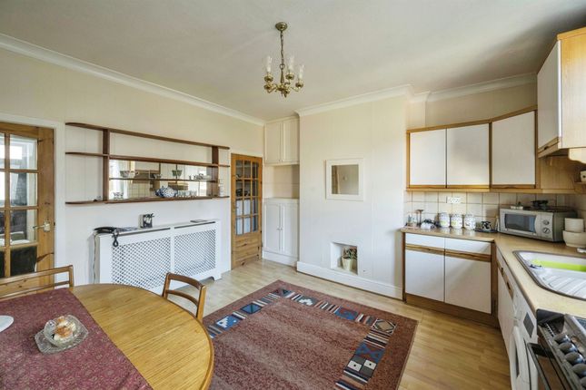 90, Avenue Road, Rotherham photo 4