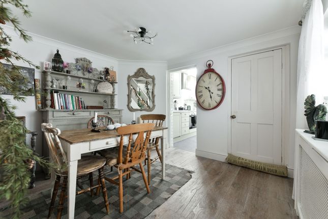 16 Gladstone Road, Surbiton photo 3