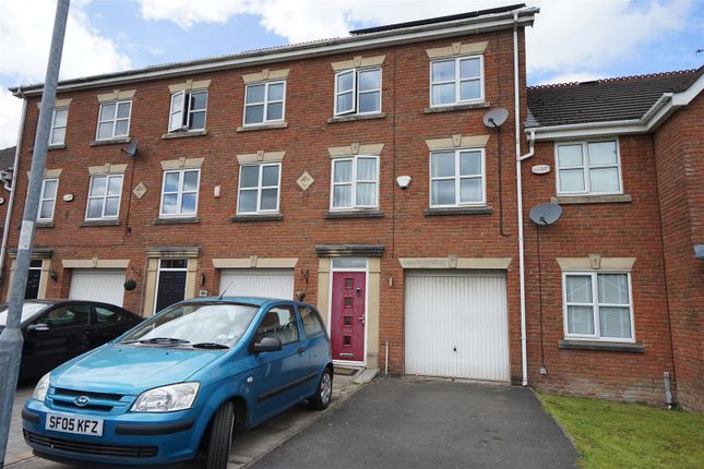 4 bed town house for sale in Brightwater, Horwich, Bolton BL6
