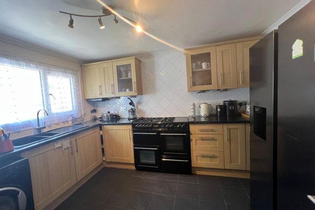9, Opossum Way, Hounslow photo 3