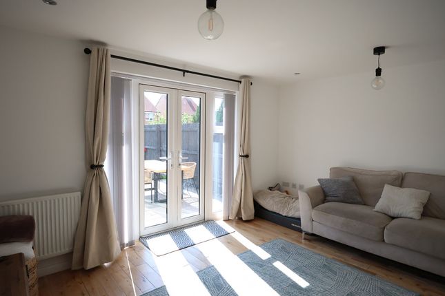21, Redcurrant Avenue, Aylesbury photo 4