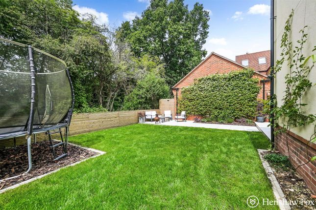 22, Magnolia Walk, Romsey photo 3