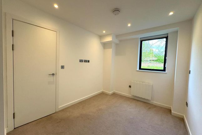 Flat to rent in Dolphin Bridge House, Rockingham Road, Uxbridge