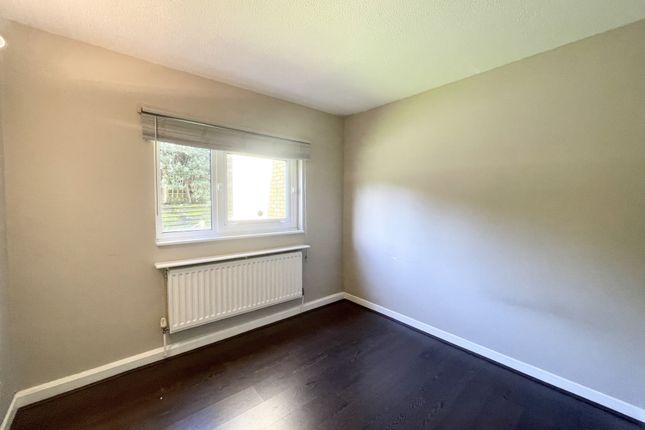 Flat to rent in Princes Road, Buckhurst Hill