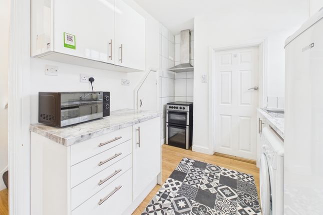 8, Manchester Grove, Isle of Dogs photo 2