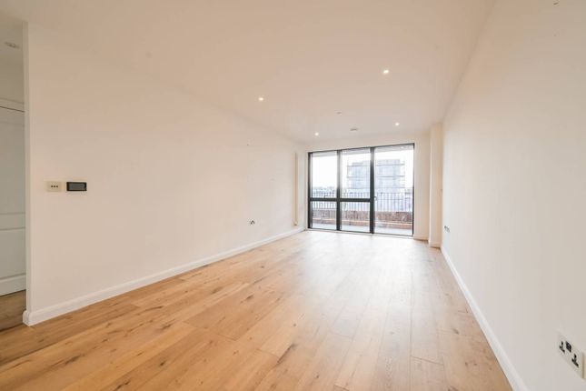 Thumbnail Flat to rent in Waters Edge Court, Tower Hamlets, London