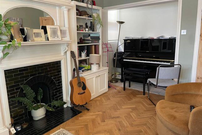 4-bed house on 37, St. Johns Road, London, £1,400,000