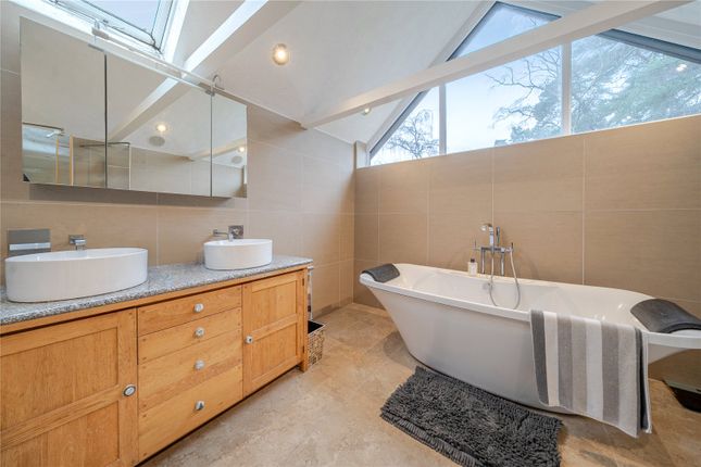 7B, Walkers Ridge, Surrey photo 4