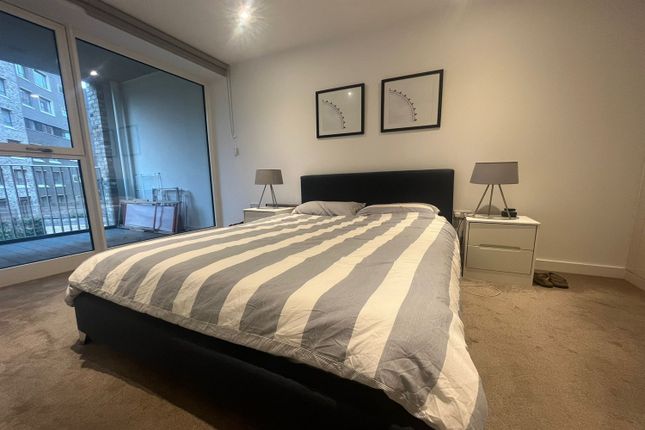 Thumbnail Flat for sale in Walworth Square, London