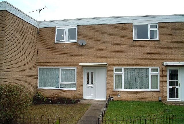 Property to rent in Holywell Close, Farnborough