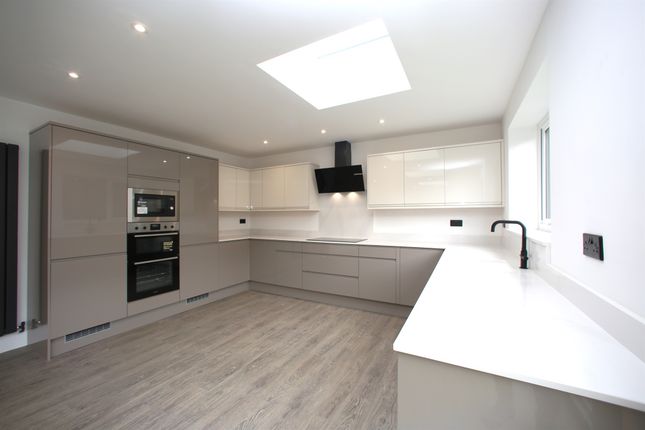 16, Templegate Rise, Leeds photo 3