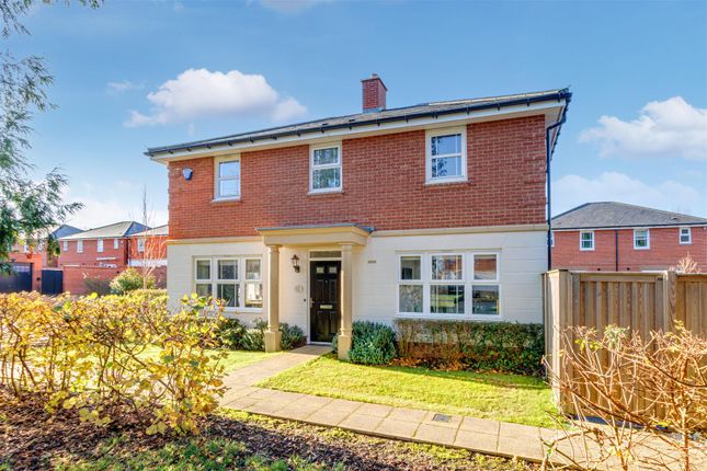 4-bed detached on 10, Heath Way, Radlett, £830,000