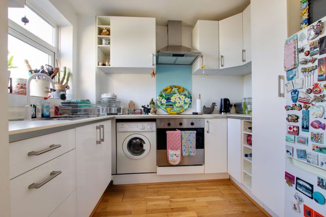 4 Buckland Court, Lower Buckland Road, Lymington photo 3