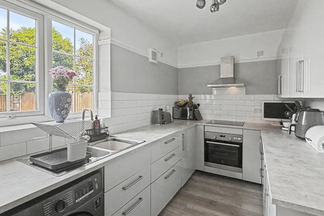 19, Acacia Avenue, Widnes photo 2