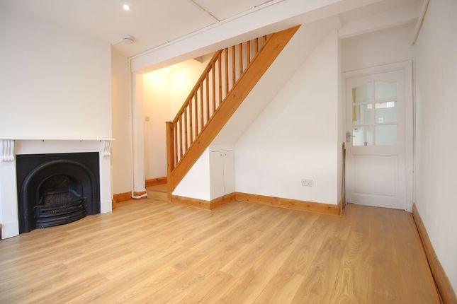 17 Queens Terrace, Isleworth photo 2