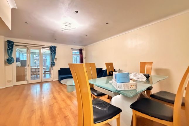 7, Beechcroft Close, Hounslow photo 4