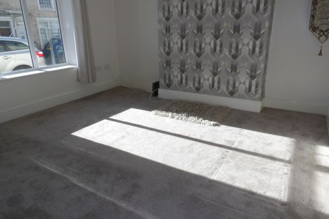 3-bed house on 21, Accrington, £900/mo