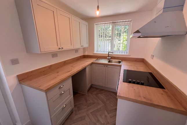 2 Bedroom Terraced in SA11 2BT