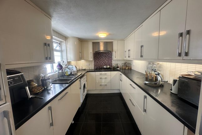 51, Donnington Road, Kenton photo 3