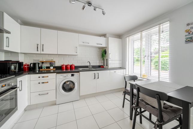 23, Kukri Gardens, Fleet photo 3