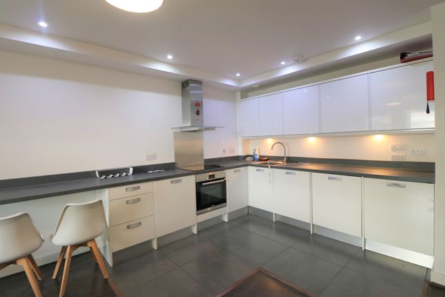 Flat 2 7,, Market Place, Romford photo 2