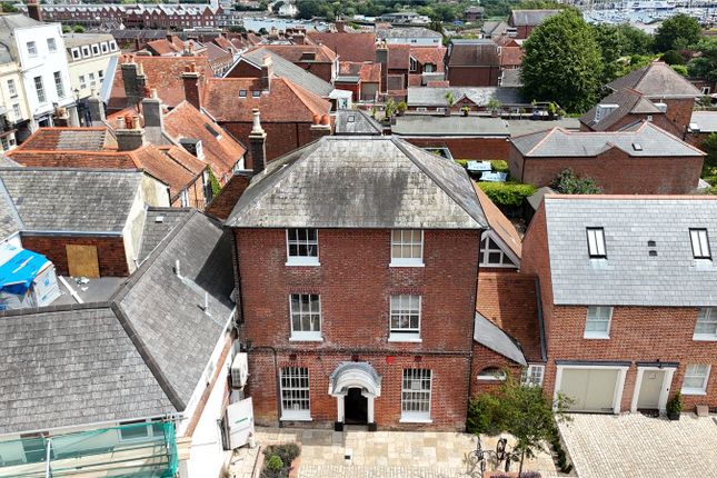 Londesborough House,, High Street, Hampshire photo 2