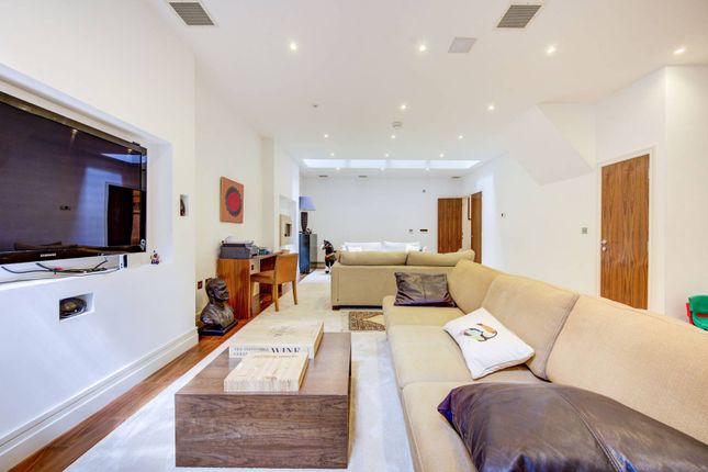 Property to rent in Petersham Mews, South Kensington, London