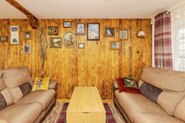6, Jarrom Close, Bradford photo 3