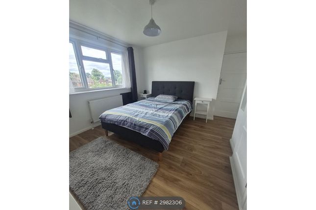Churchill Avenue, Aylesbury photo 2