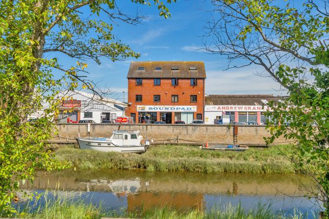 Flat 1, Rolle Quay House, Rolle Quay, Barnstaple photo 3