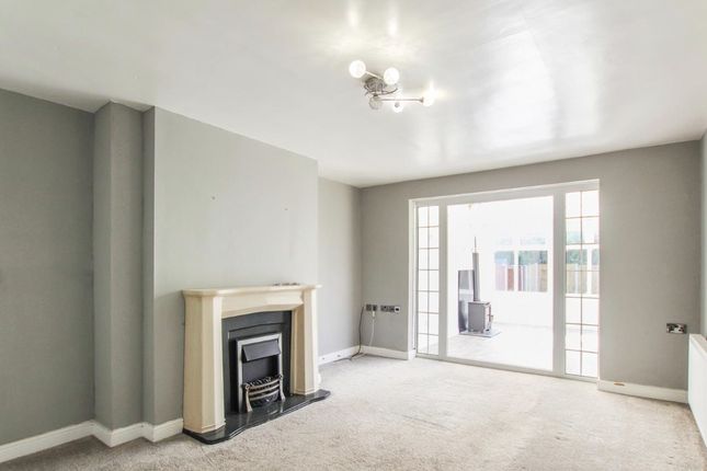 79 Collins Avenue, Sutton-In-Ashfield, Nottinghamshire photo 3