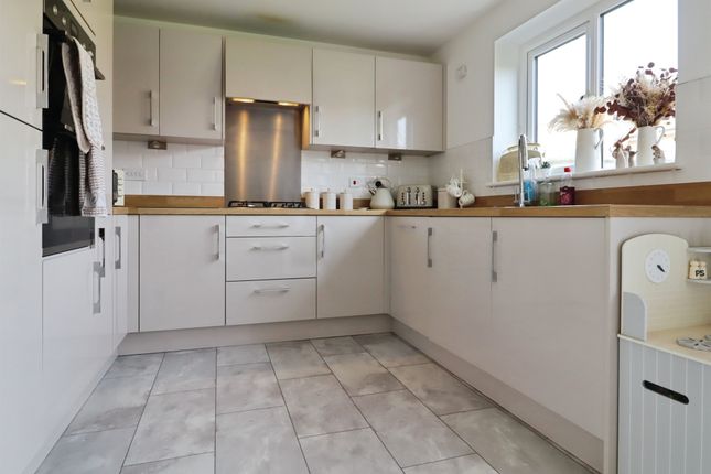 33, Railway Road, Barry photo 2