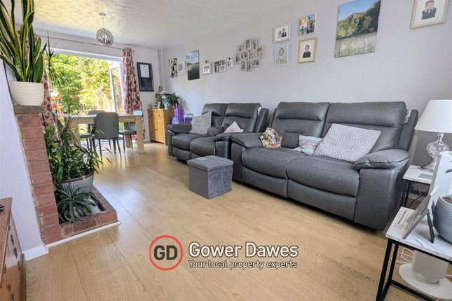 33, Seaborough Road, Chadwell St.Mary photo 2