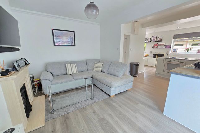 11 Fox Close, Altrincham photo 4