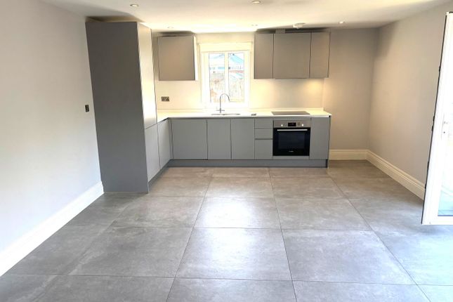 Flat 6, Brandon House, 1 Claybury, Bushey photo 2