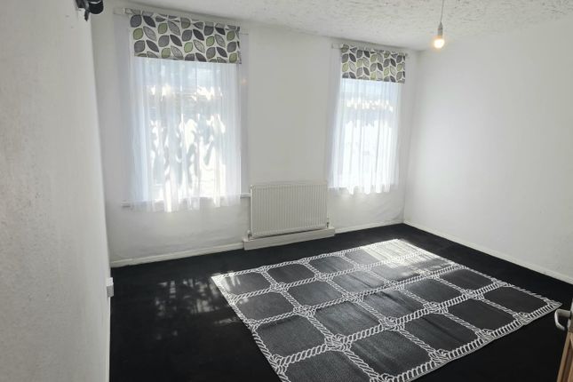 16, Selby Road, London photo 4