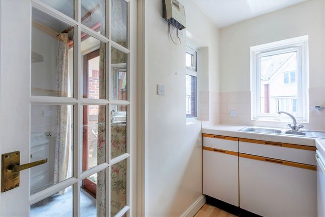 Flat for sale in Station Road, Belmont, Sutton, Surrey