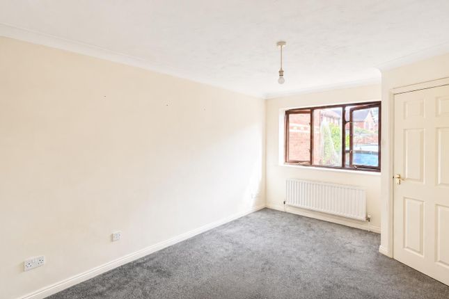 37, Wrens Park, Milton Keynes photo 3