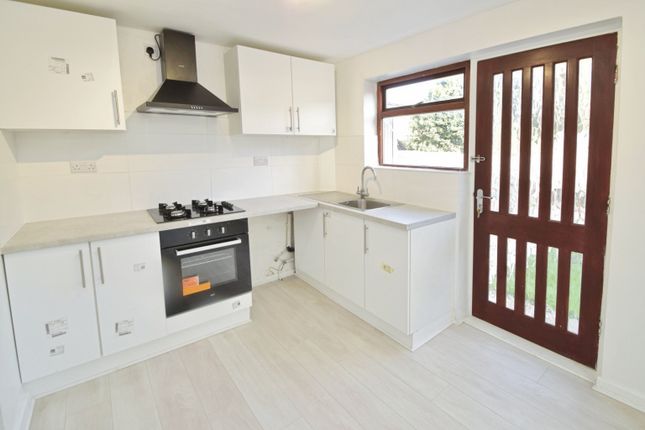3, Midway Avenue, Bradford photo 3
