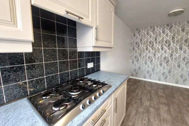 9 Staines Close, Hull photo 4