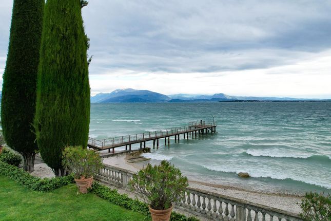 Villa for sale in Lake Garda, Brescia, Lombardy, Italy