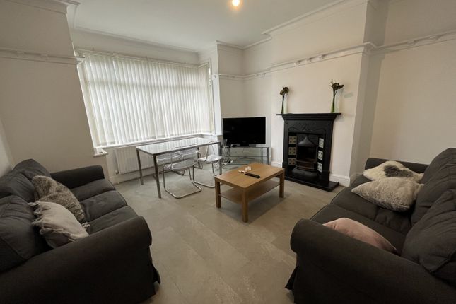 Becketts Park Drive, Leeds photo 2