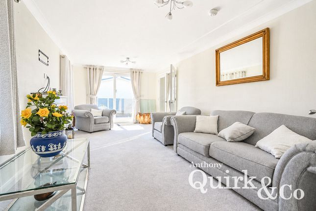 9, Shell Drive, Canvey Island photo 2