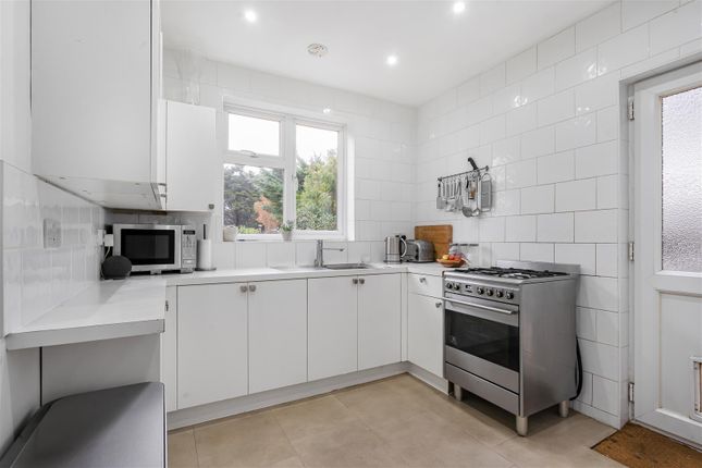 Woodlands Avenue, Worcester Park photo 3