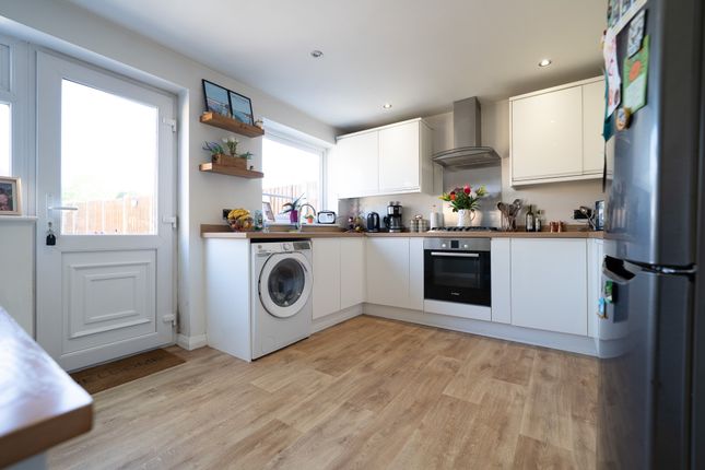 8 Meadow Road, Nuneaton photo 3