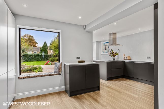 3, Sheredes Drive, Hoddesdon photo 3